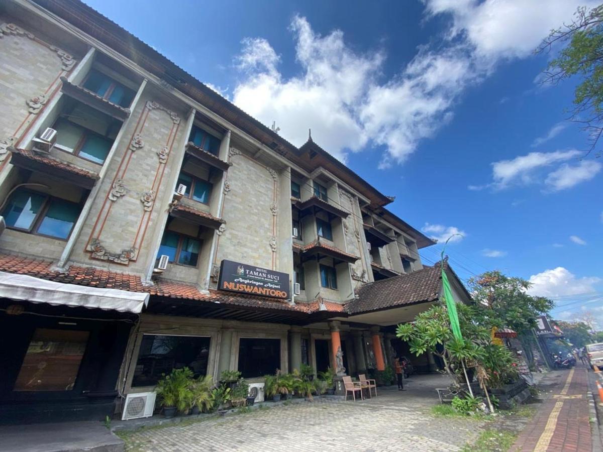 Urbanview Hotel Taman Suci Denpasar  Exterior photo