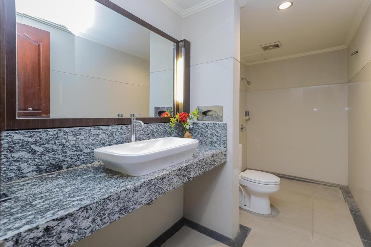 Urbanview Hotel Taman Suci Denpasar  Exterior photo